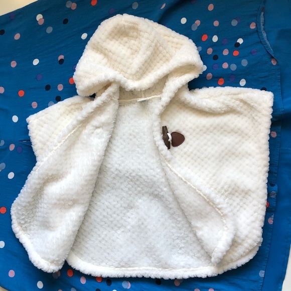 Cute Baby Soft Hooded Cape with Front Toggle Closure - Picture 5 of 7